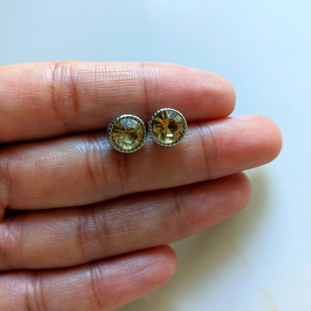 🎊3/$20 SALE🎊 Vintage Crystal Studs